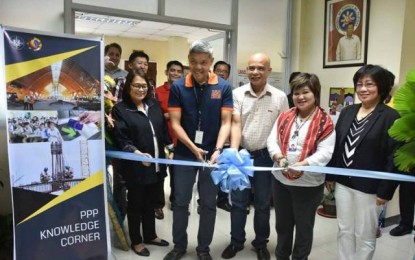 <p><strong>GOV'T PROJECTS INFO HUB.</strong> Public-Private Partnership Center Director Jomel Anthony Gutierrez (2nd from left) of the center's Capacity Building and Knowledge Management Service (CBKMS) and National Economic Development Authority regional director Milagros Rimando (2nd from right) cut the ribbon at the launching of the PPP knowledge corner at the NEDA regional office in Baguio on Monday (May 28, 2018). NEDA Assistant director Jedidiah Aquino (front leftmost), Regional Development Council Private Sector Representative Ferdinand Gonzales (center) and Department of Trade and Industry Regional Director Myrna Pablo join the celebration. <em>(Photo by Redgie Melvic Cawis/ PIA-CAR)</em></p>
